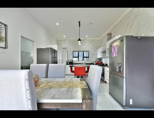5 BEDROOM HOUSE FOR SALE IN EIKENHOF